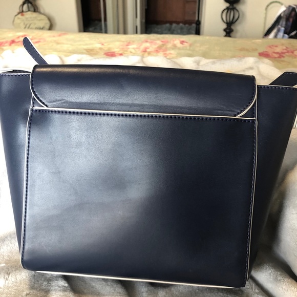 Vera Bradley navy crossbody - Picture 3 of 7